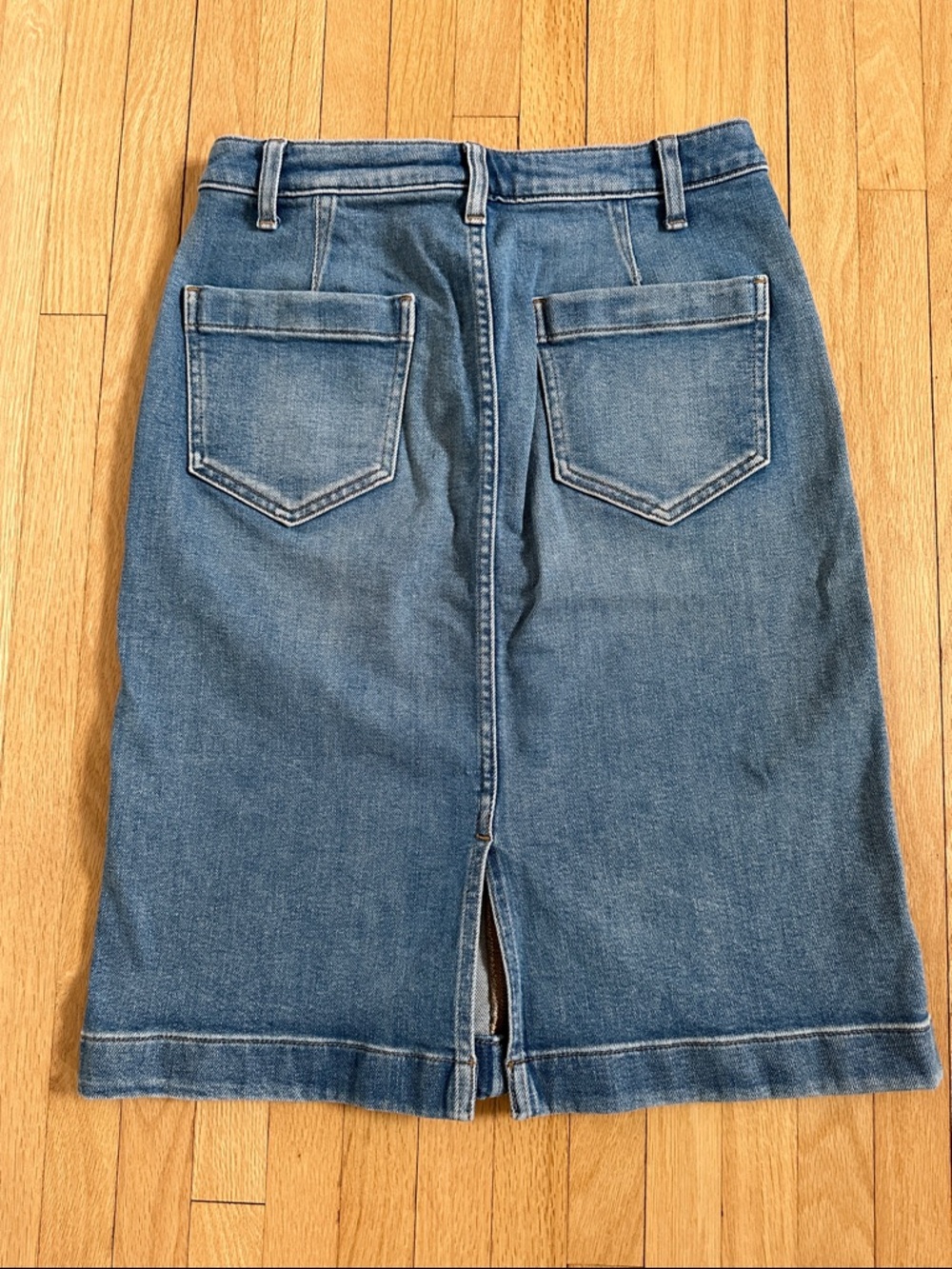 5 for $25 // Banana Republic light wash patch pocket denim midi skirt size 4 - Picture 7 of 8